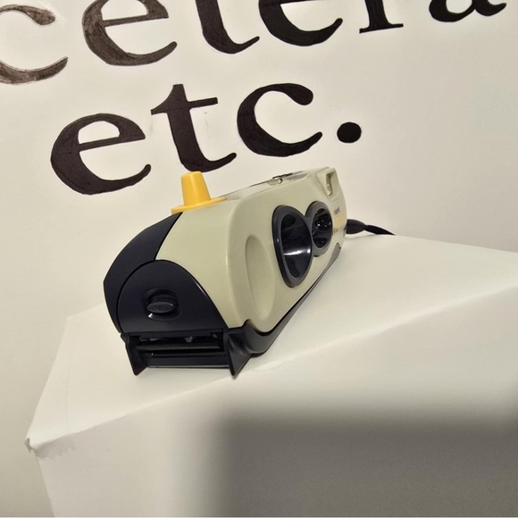 Vintage POLAROID i-Zone Instant Pocket Film Camera W/ Strap - Picture 3 of 7